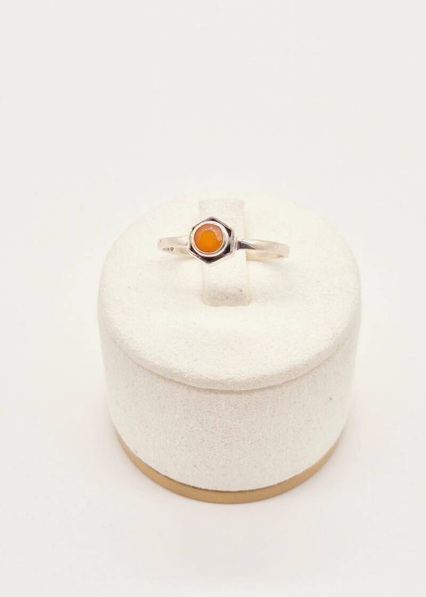 Anillo cornalina  hexagonal.