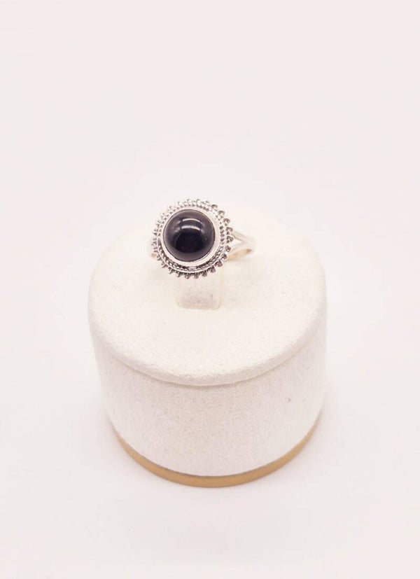 Anillo cabujón de ónix negro