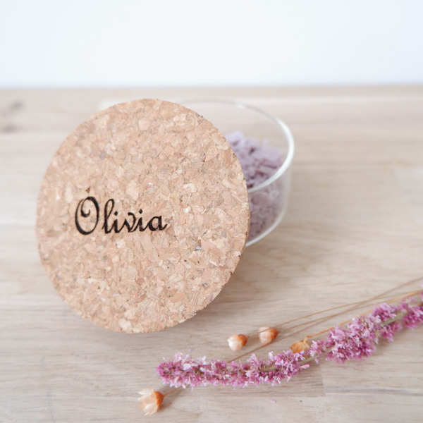 Cylinderpotje met kurken deksel gegraveerd