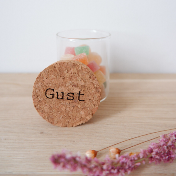 Glazen potje met kurk gegraveerd