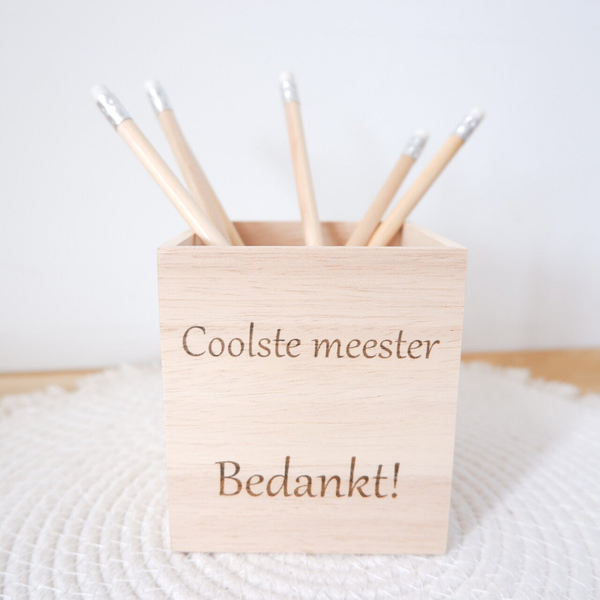 Houten pennenbakje voor de meester