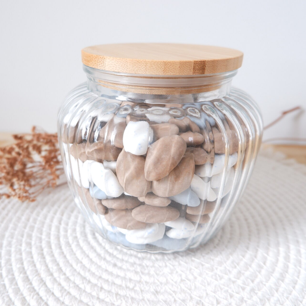 Uitdeelpot in geribbeld glas met houten deksel