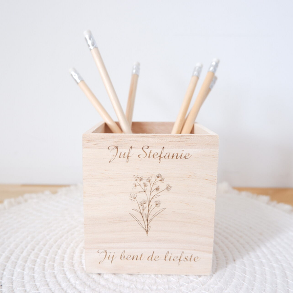Houten pennenbakje voor de juf