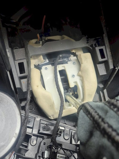 binnenkant van versnellingspook van audi a3
