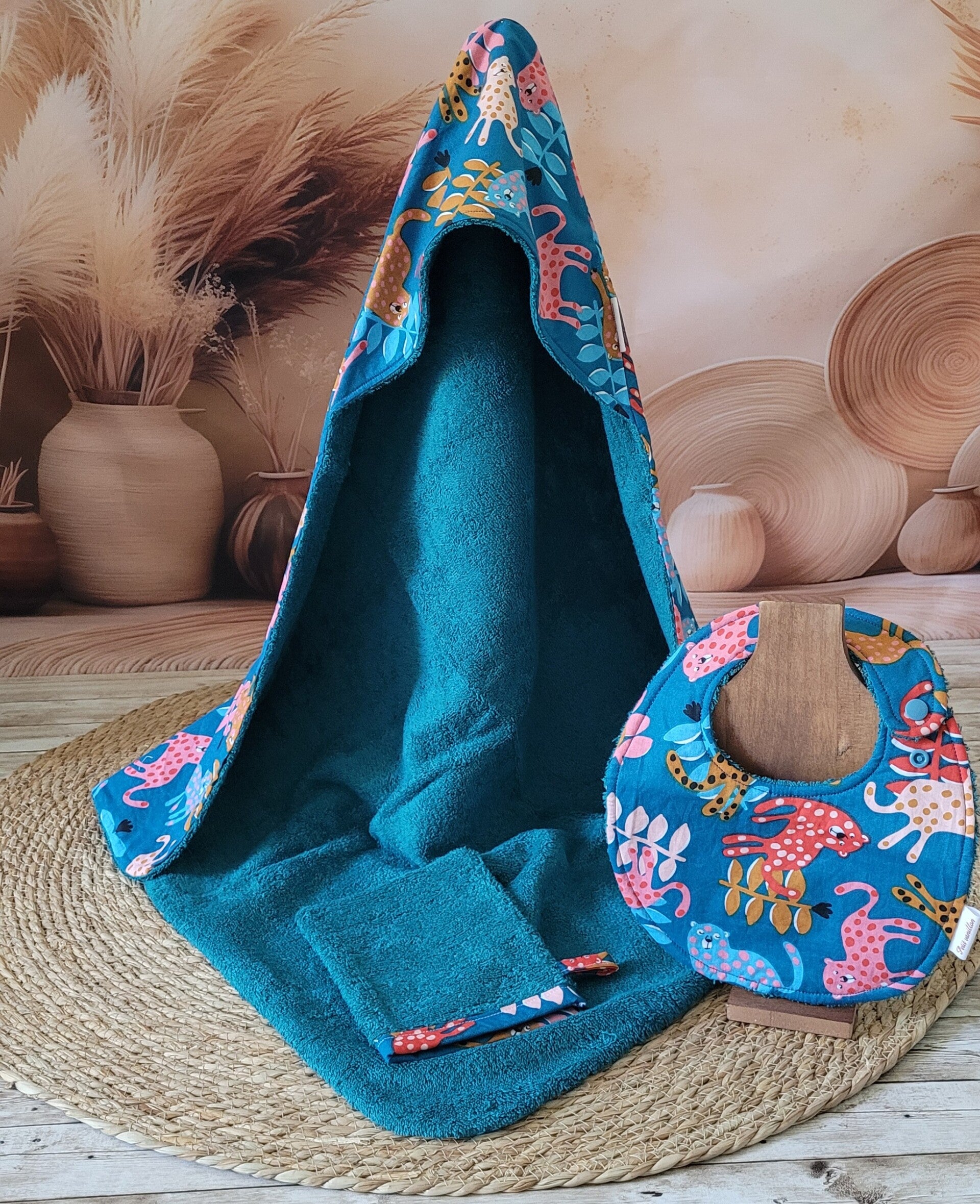 Sortie de bain + gant + bavoir