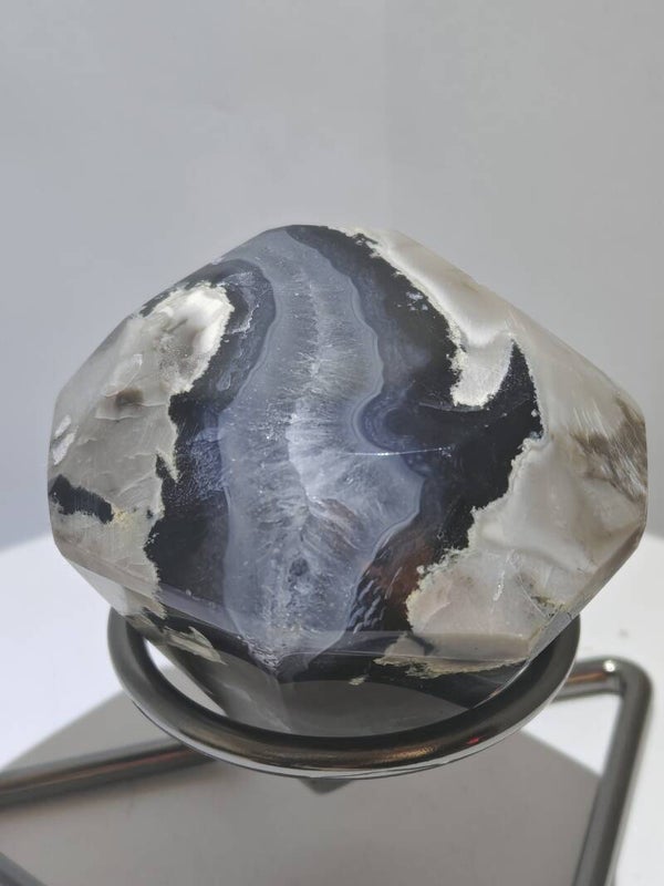 Volcano agate diamond