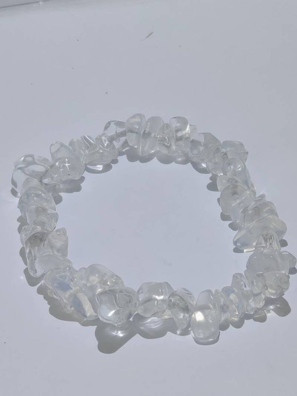 Clear quartz chipped bracelet