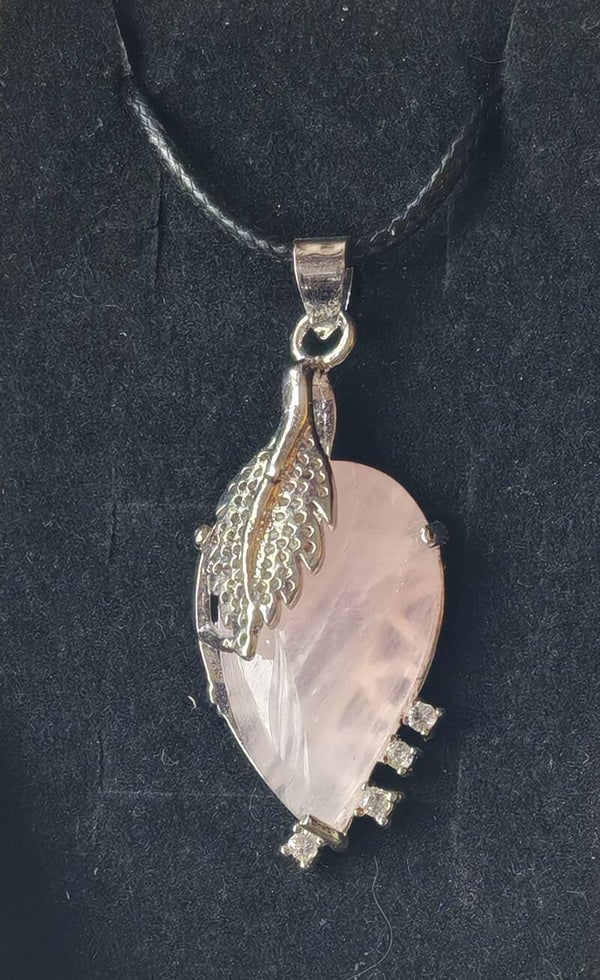 B11 Rose quartz leaf pendant on a silver coloured chain