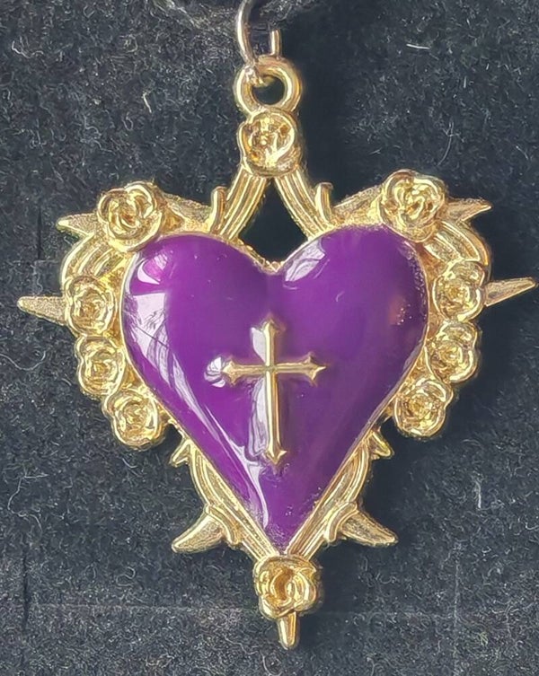 B14 Costume necklace purple heart with gold coloured setting on a cord