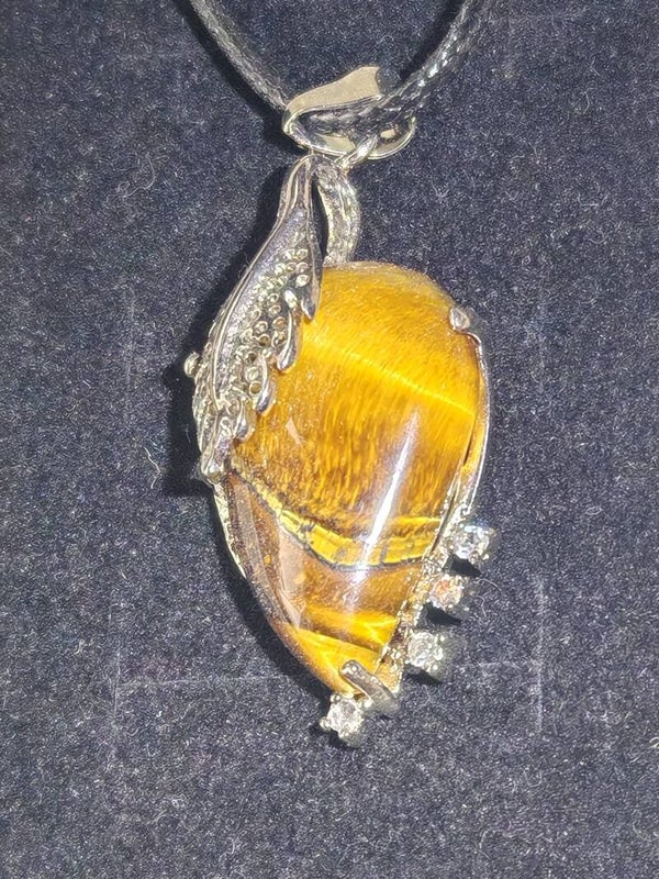 B28 Tigers eye leaf pendant
