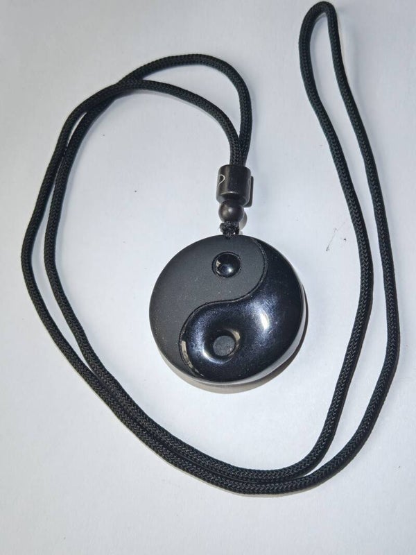 B30 obsidian yin and Yang pendant