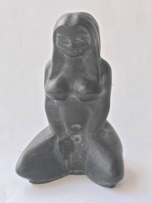 Black Obsidian kneeling woman
