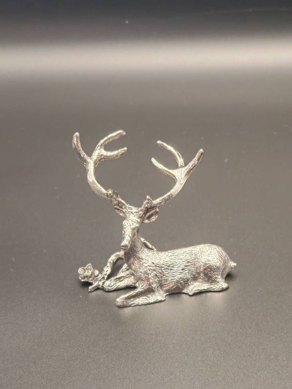 Deer sphere holder