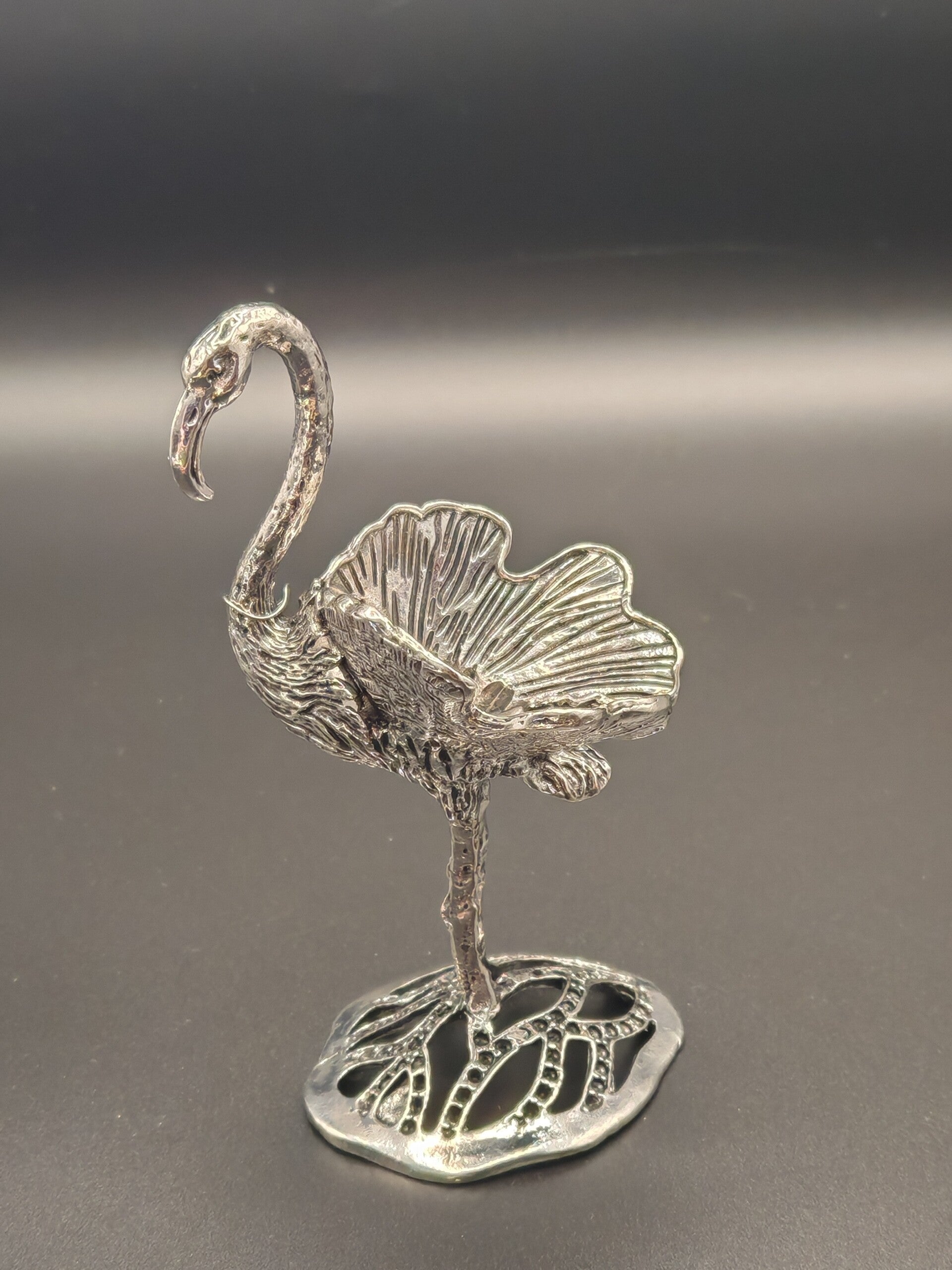 Flamingo sphere holder