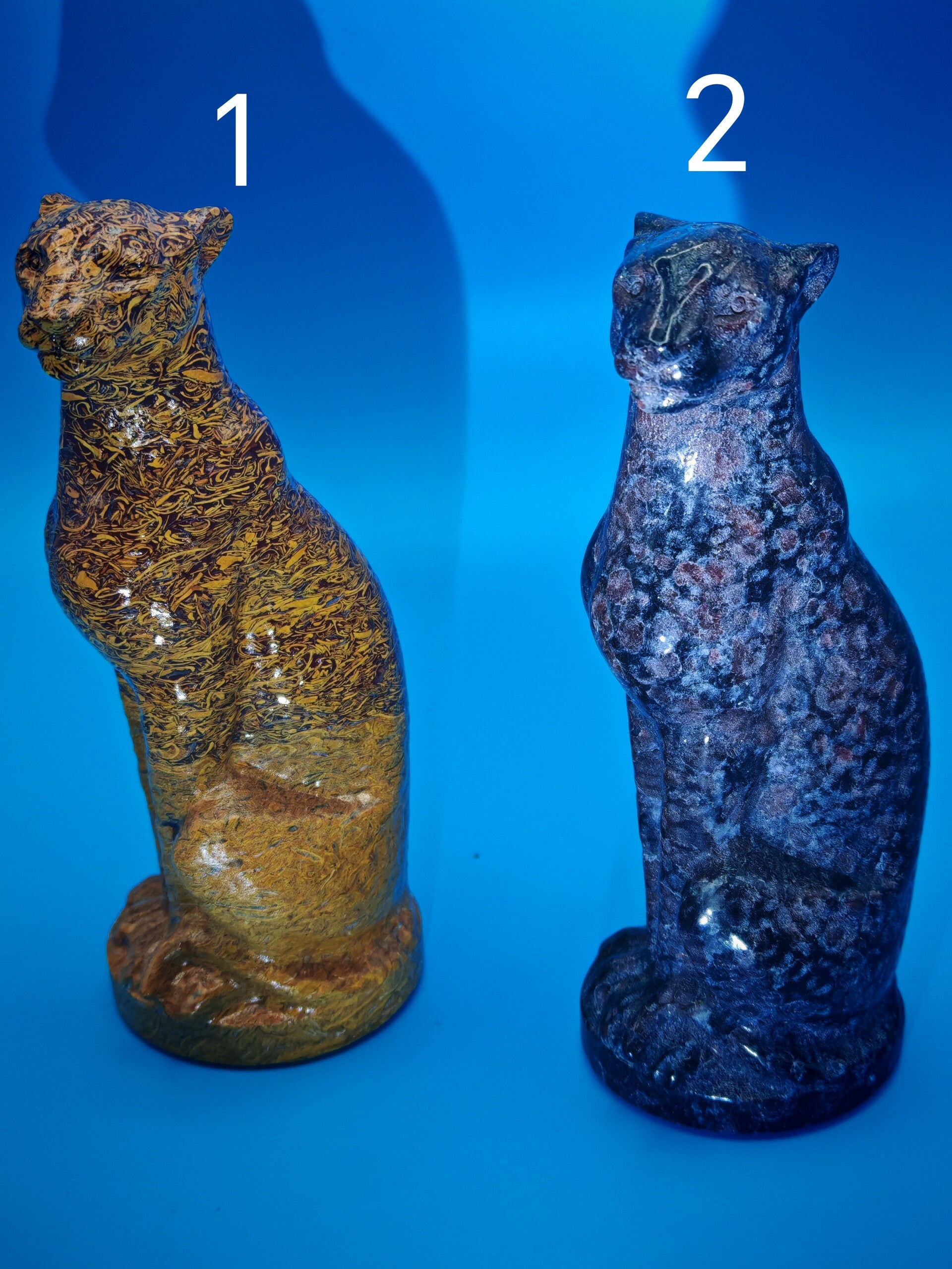Cheetah crystal carving