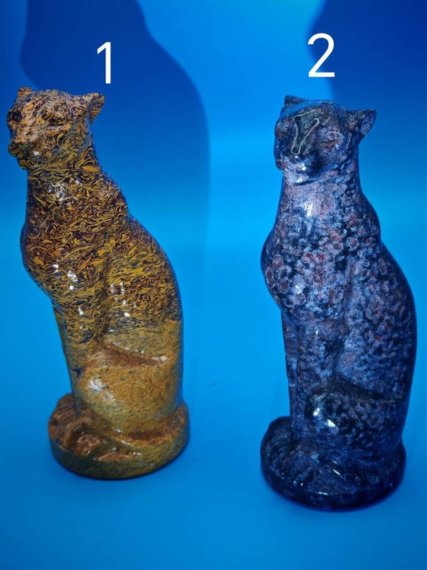 Cheetah crystal carving