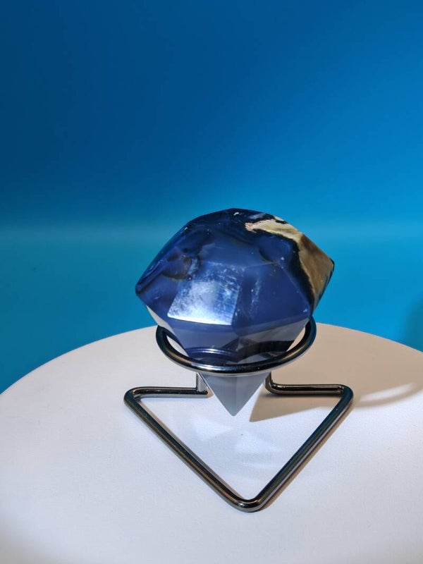 Volcano agate diamond with stand