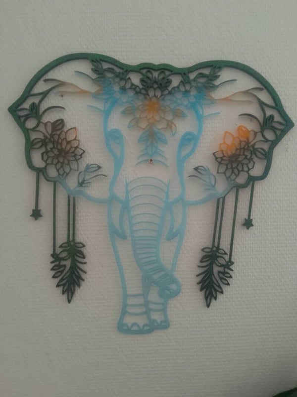 Éléphant en résine holographique