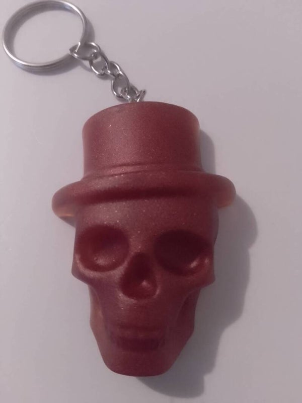 Porte clé tête de mort chapeau