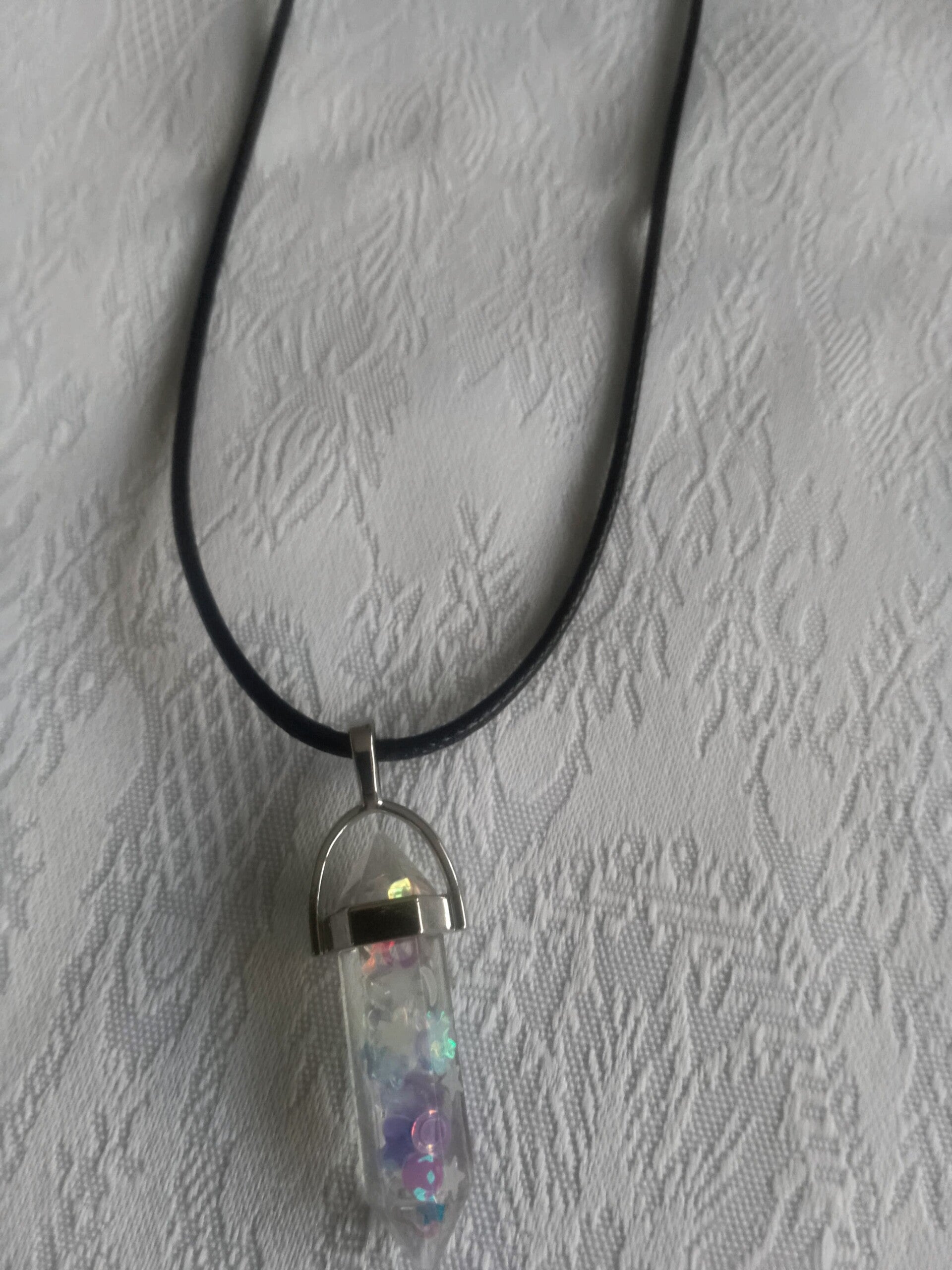 Collier cordon noir avec pendentif