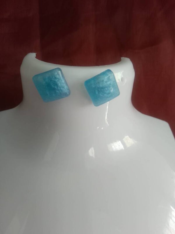 Petite boucles d oreilles carré