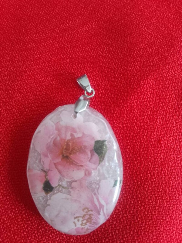 Pendentif florale ovale