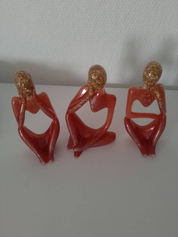 3 statuettes