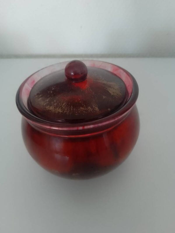 Petit pot en forme de marmite