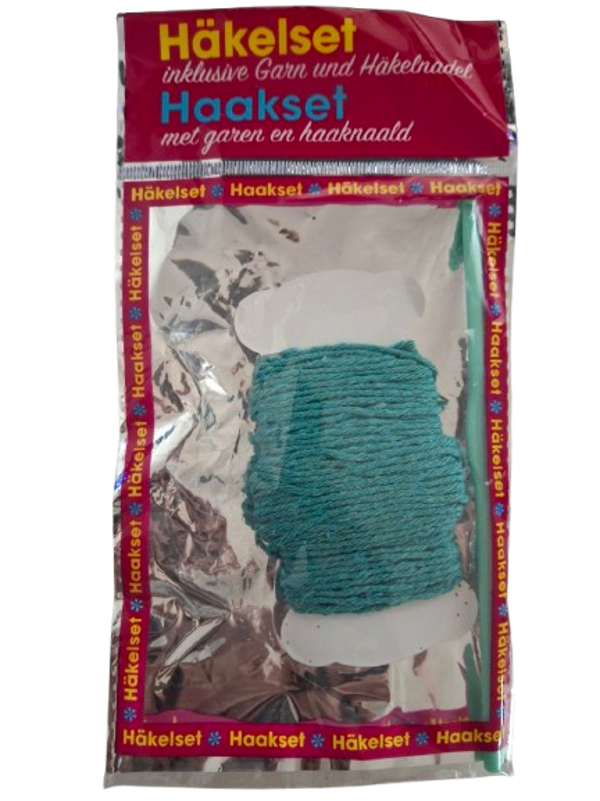 haakset met garen en haaknaald
