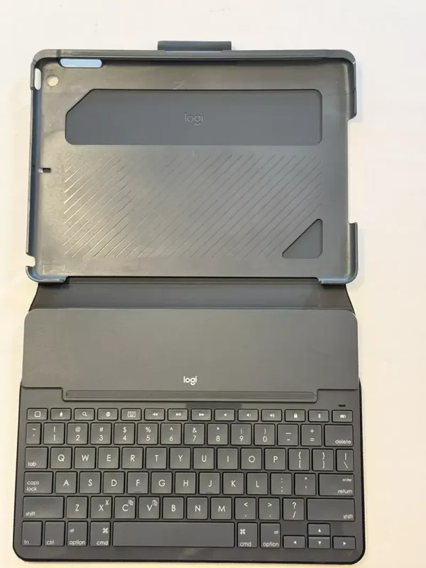Logitech - Slim Keyboard Folio voor Apple iPad (5e & 6e generatie) - Zwart (Y-R0051)