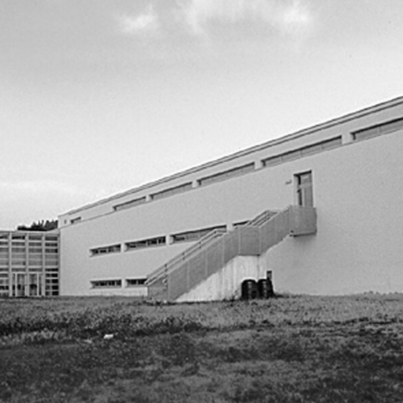 Prospetto Ovest dell’edificio-didattica della scuola primaria con il volume di connessione