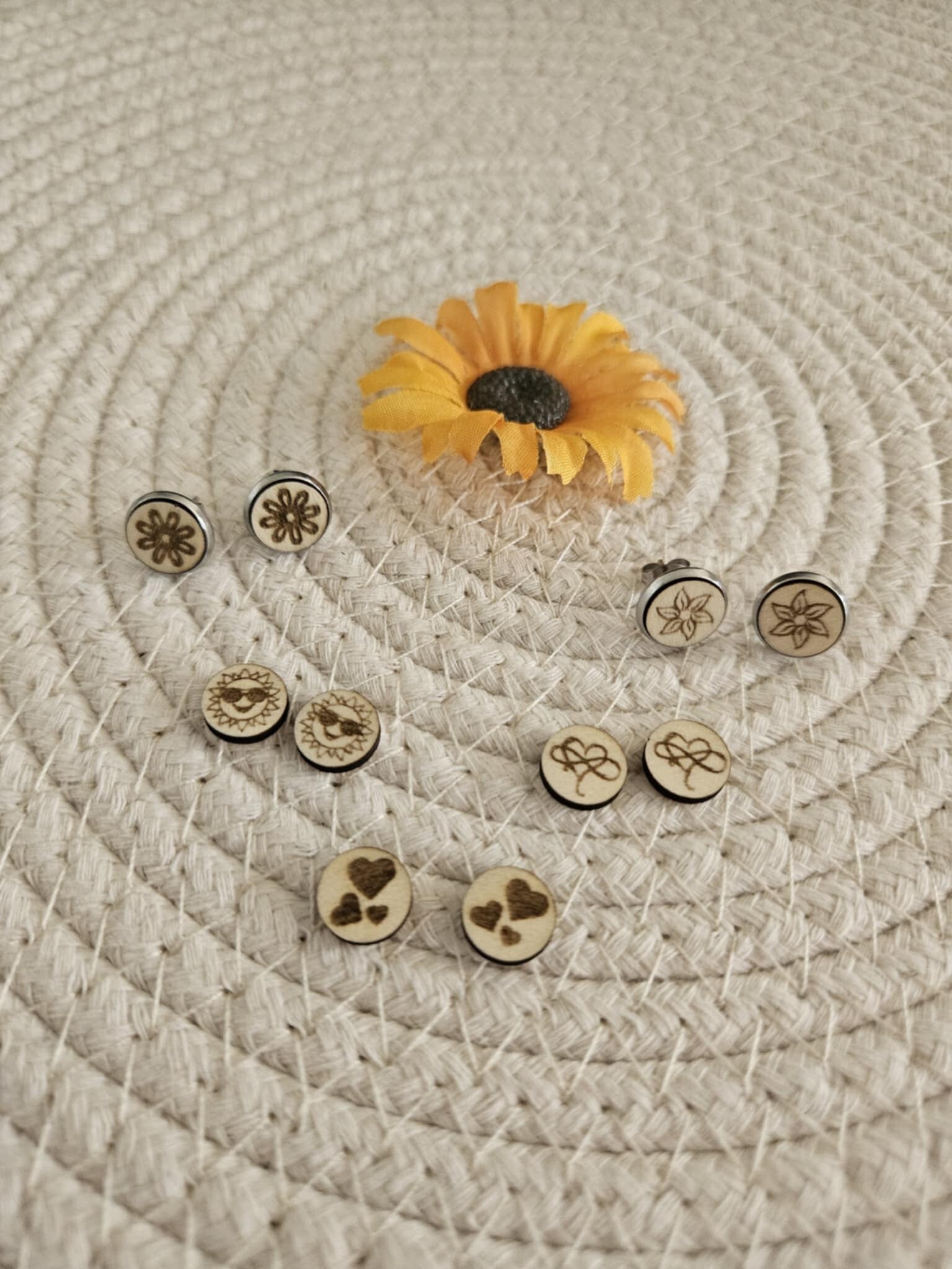 boucles d'oreilles bouton médaillon bois