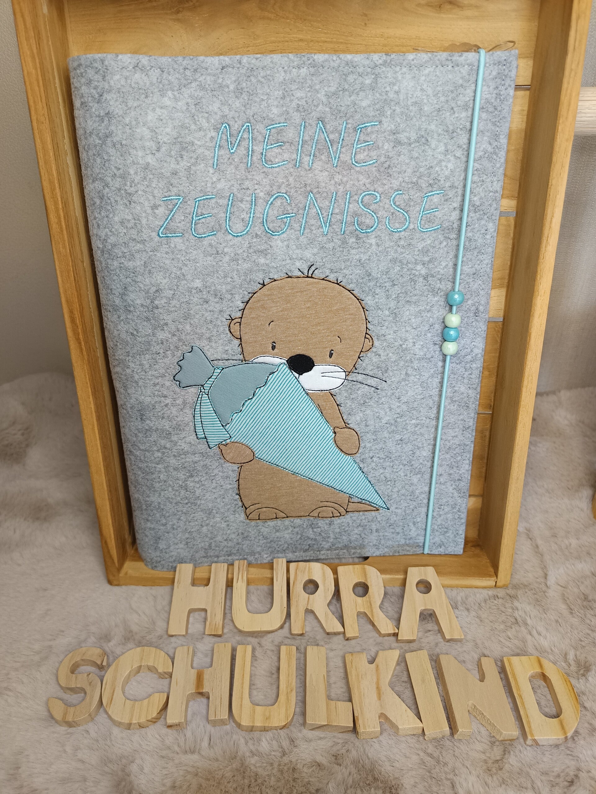 Personalisierte Zeugnismappe Otter mit Schultüte