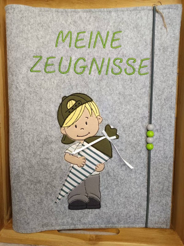 Personalisierte Zeugnismappe Junge blond