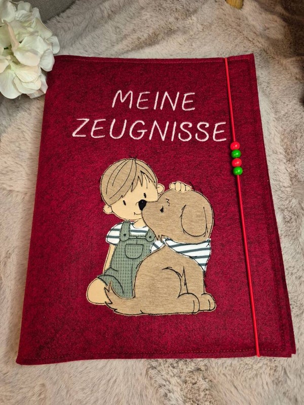Personalisierte Zeugnismappe Junge mit Hund