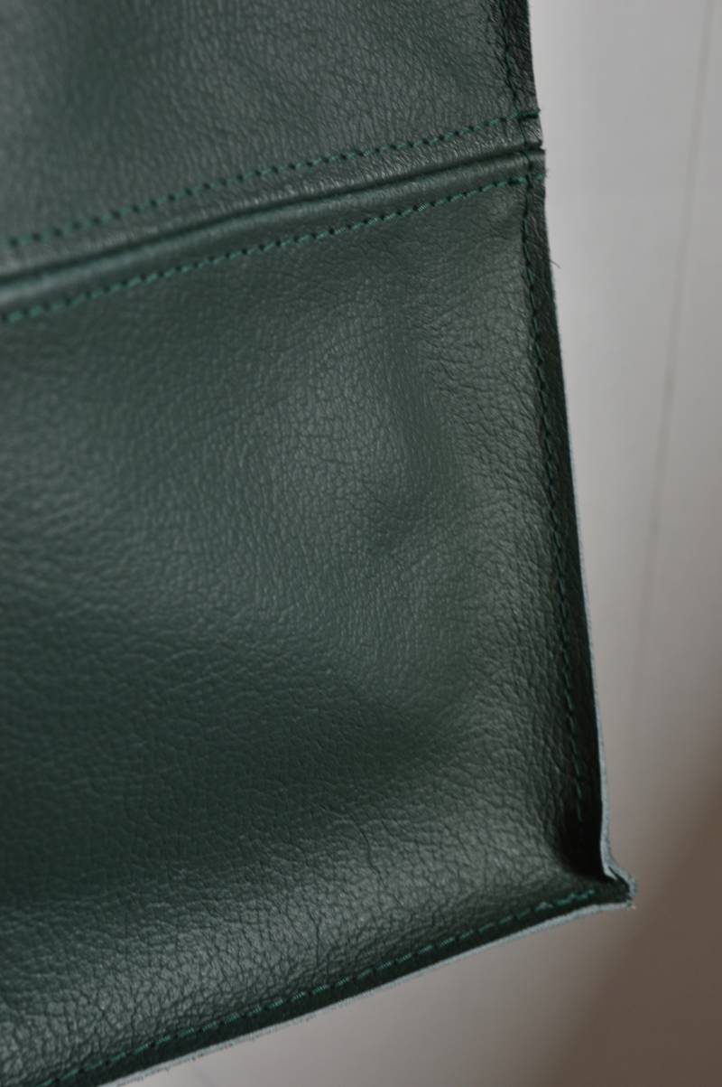 detail buitenkant leren tas Laurens