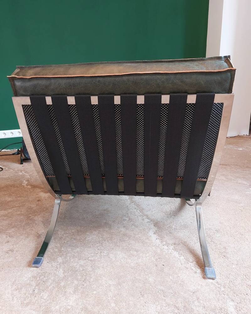 achterkant nieuw bespannen stoel en kussens