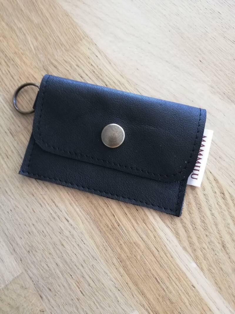 zwart leren pasjesmapje totaalbeeld