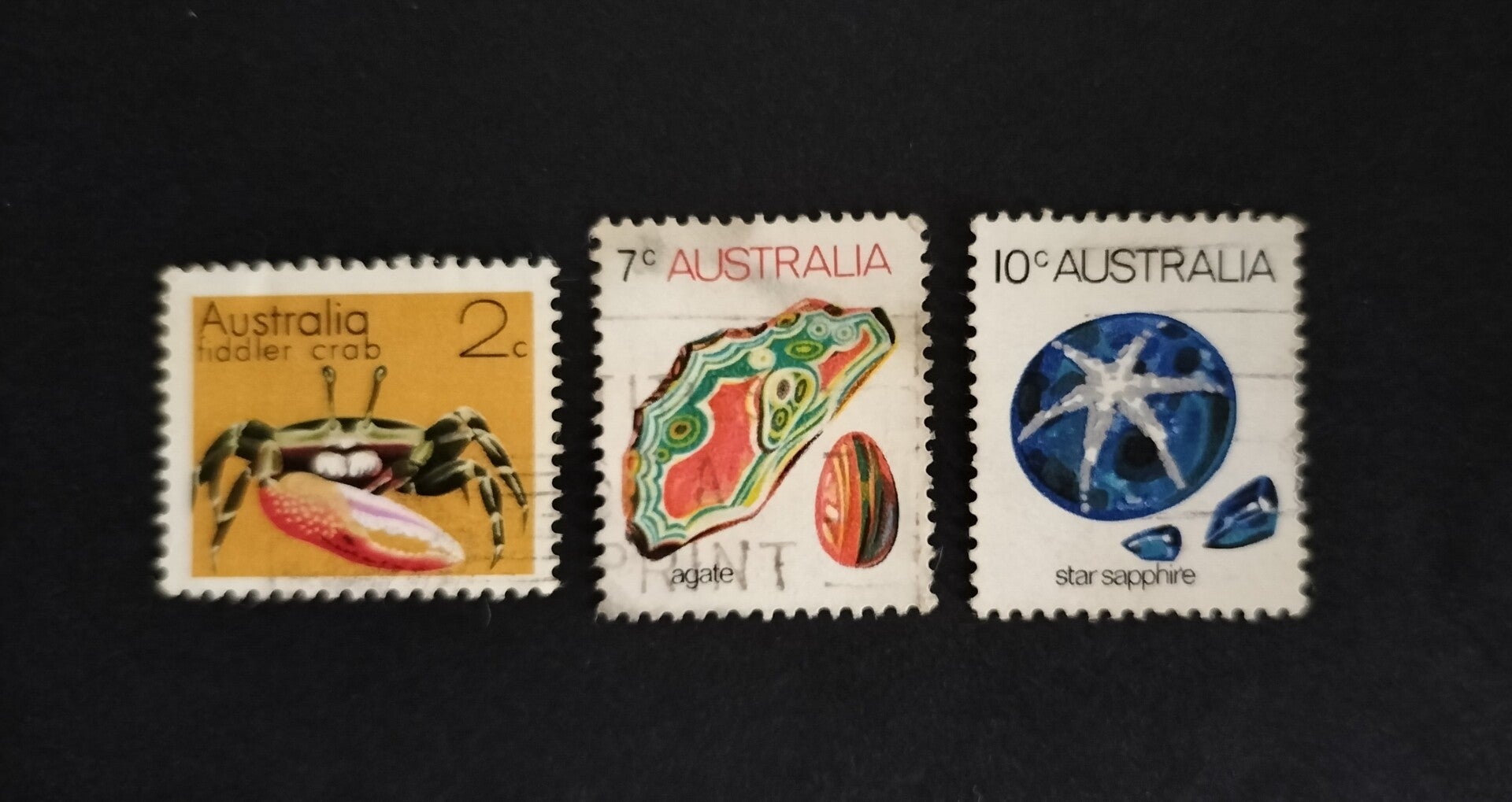 Lot 21 - Marine Life and Gem Stones Set of 3