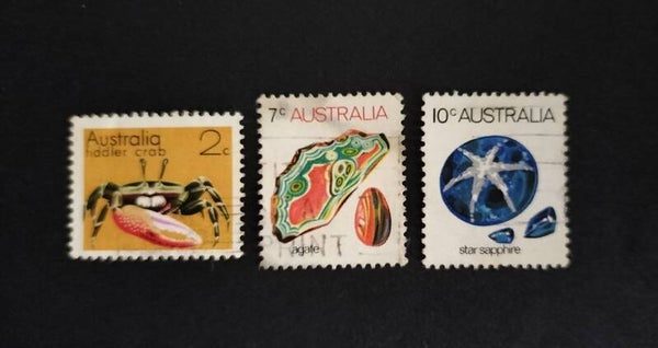 Lot 21 - Marine Life and Gem Stones Set of 3