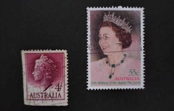 Lot 6 - Queen Elizabeth II set of 2