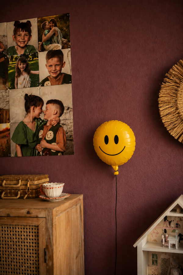 Pre order smiley ballon