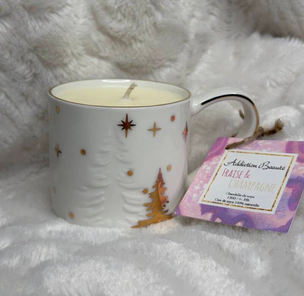 Chandelle dans une tasse de Noël