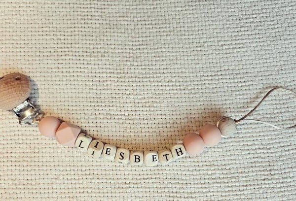 Speenkoord met naam - zalmroze