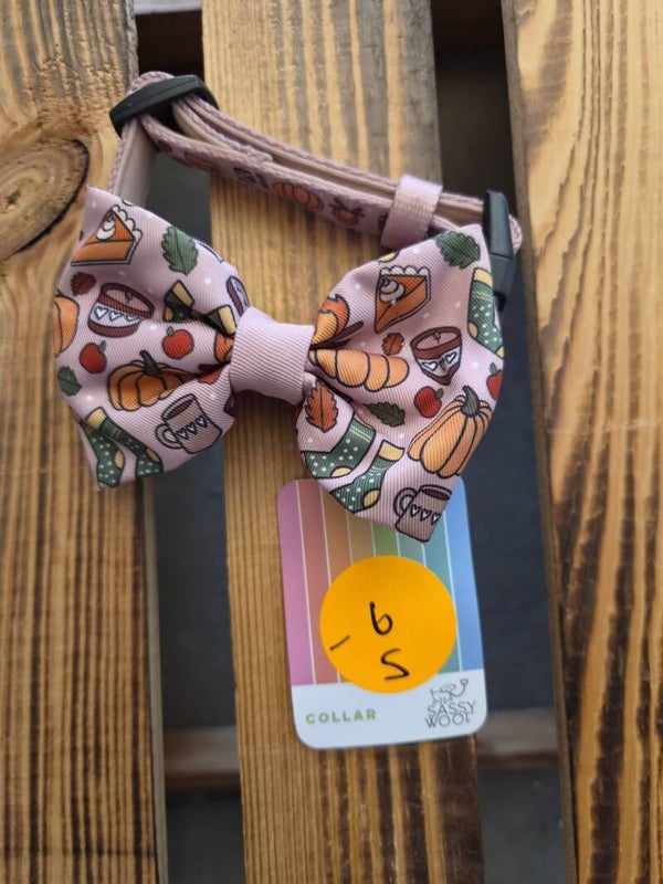 Sassy Woof halsband met strik (voedsel patroon) S