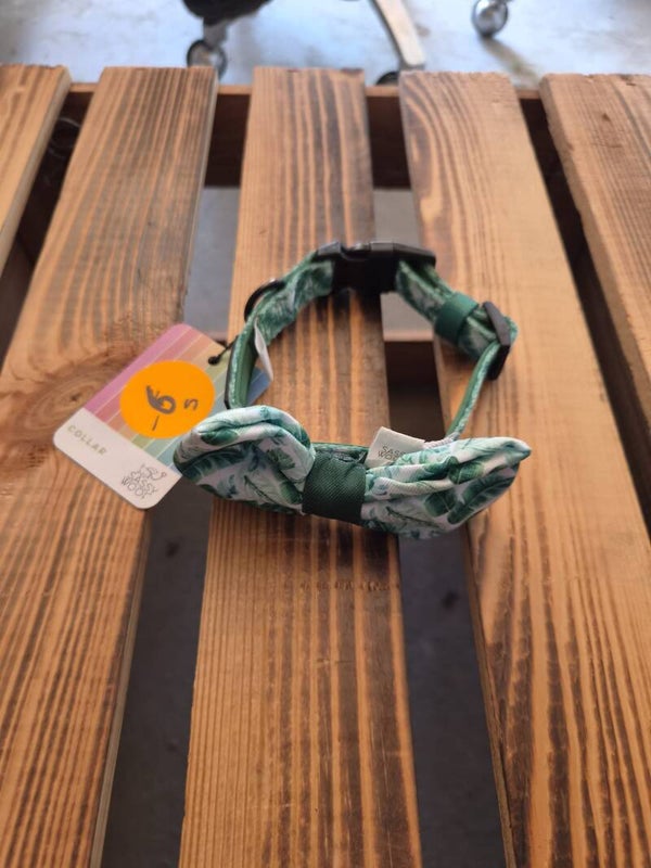 Sassy Woof halsband met strik (groen) S