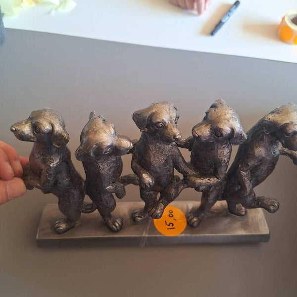 Beeldje dansende honden