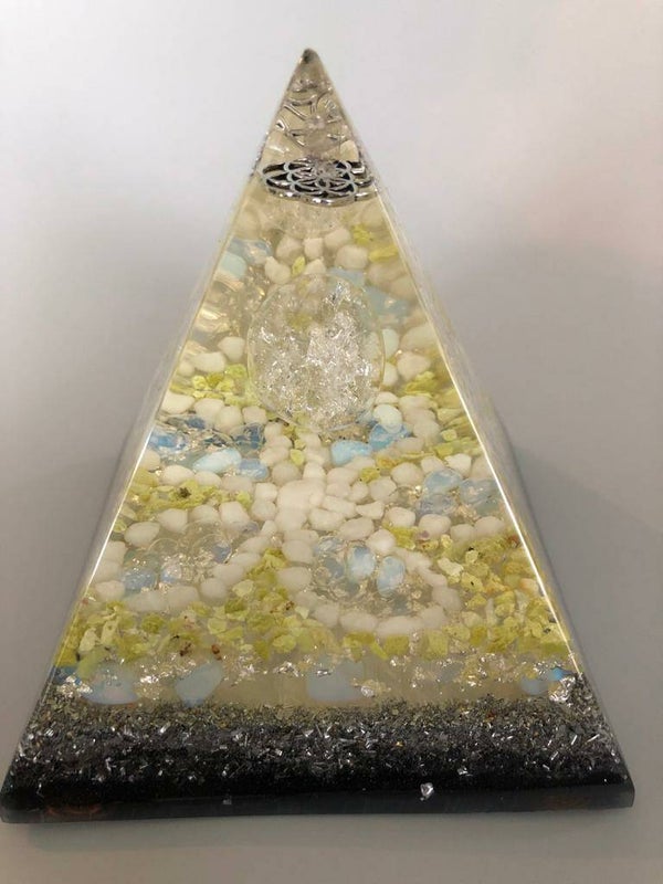 Nubische Orgonite Piramide Witte Jade Groene Jade Shungite Opaliet Fire and Ice Levensbloem Herkimerdiamant Dubbeleinder Bladzilver