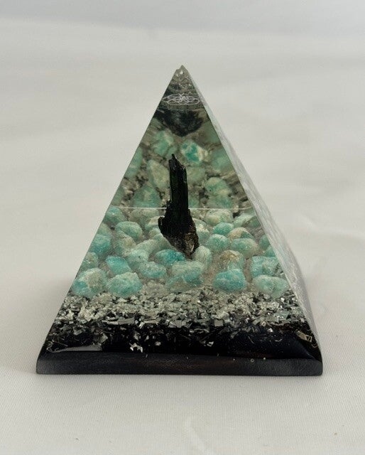 Nubische Orgonite Piramide Vivianiet, Azumar, Bergkristal, Flower of Life, Shungite, Herkimerdiamant, Dubbeleinder, Zilver