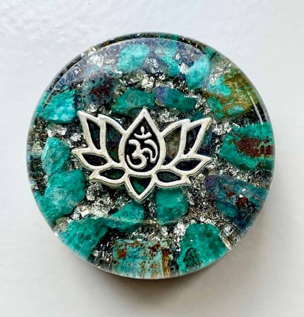 Kleine Orgonite Buster Amazoniet Lotus bloem met Ohm teken, Shungite, Herkimerdiamant, Dubbeleinder, Zilver